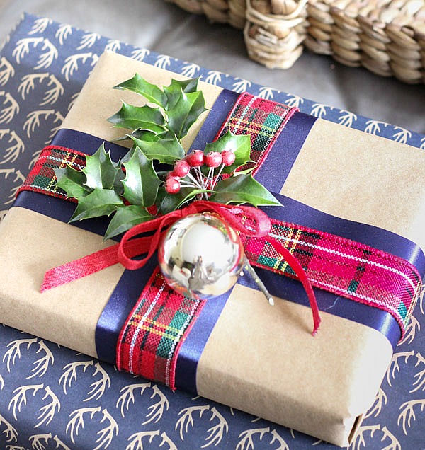 Simple Ideas for Wrapping Your Christmas Presents (& Last Minute Quick