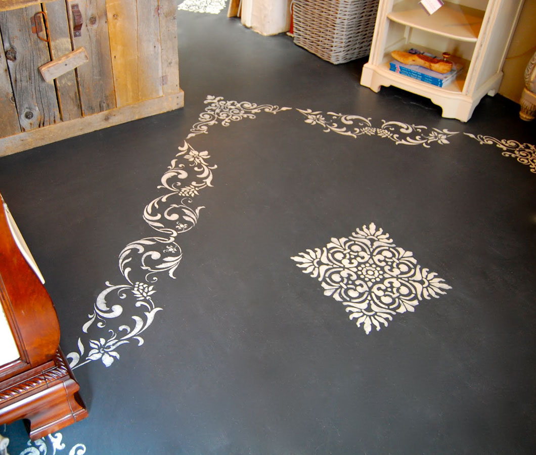 Gorgeous chalk paint floor with Annie Sloan Chalk Paint!