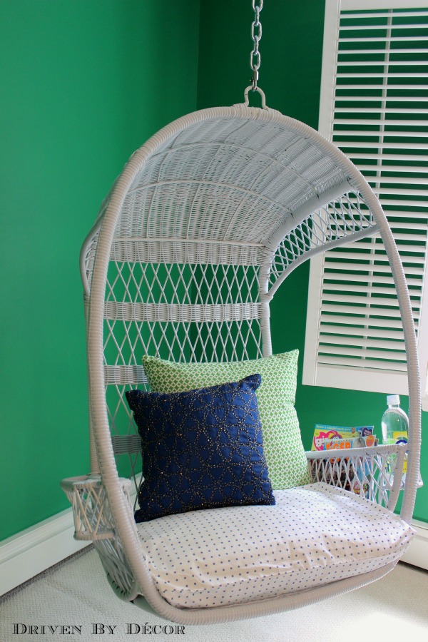 So many cute hanging swing chairs in this post!