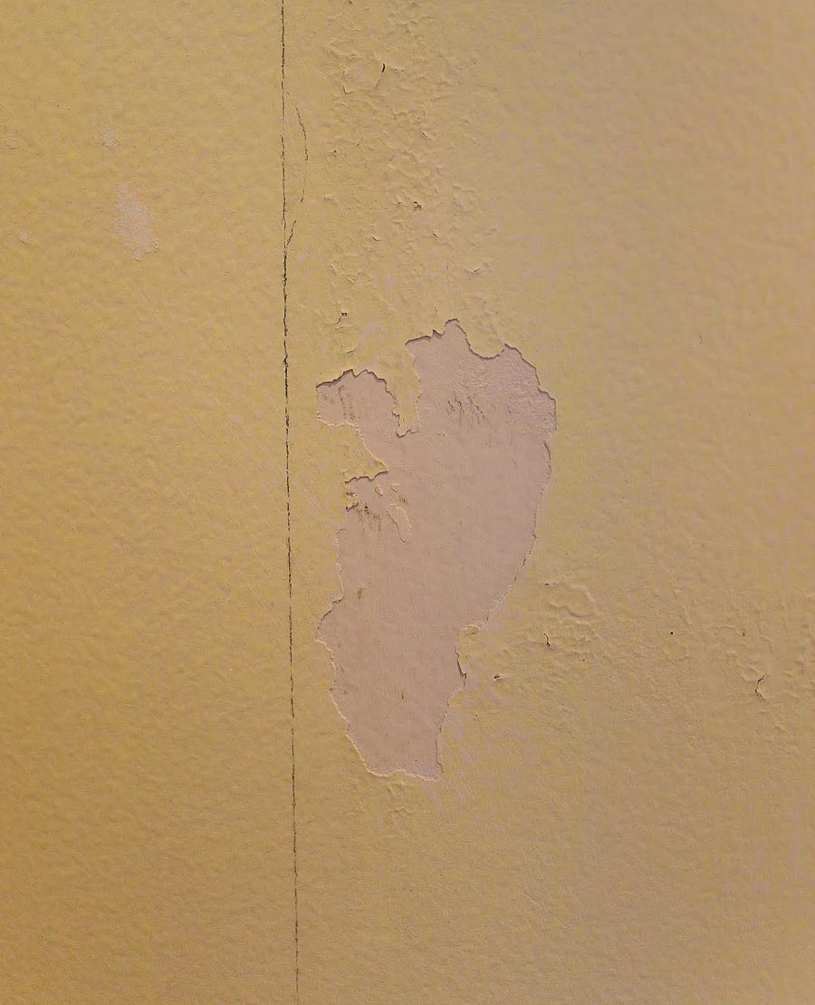 Great advice for preventing drywall damage when removing wallpaper!
