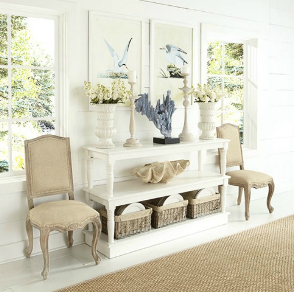 Love the styling of this beautiful console!