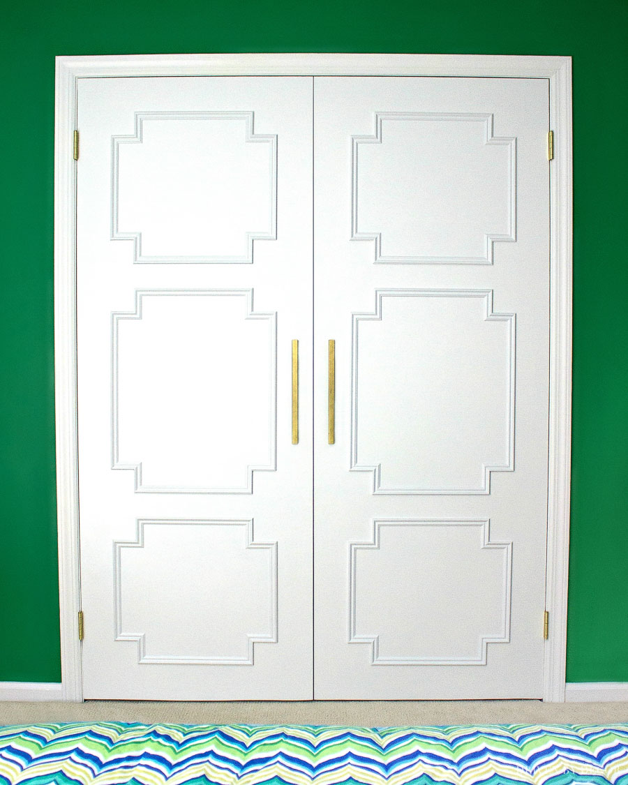 Loving this flat panel door makeover! Step by step tutorial for this DIY are included in the post!