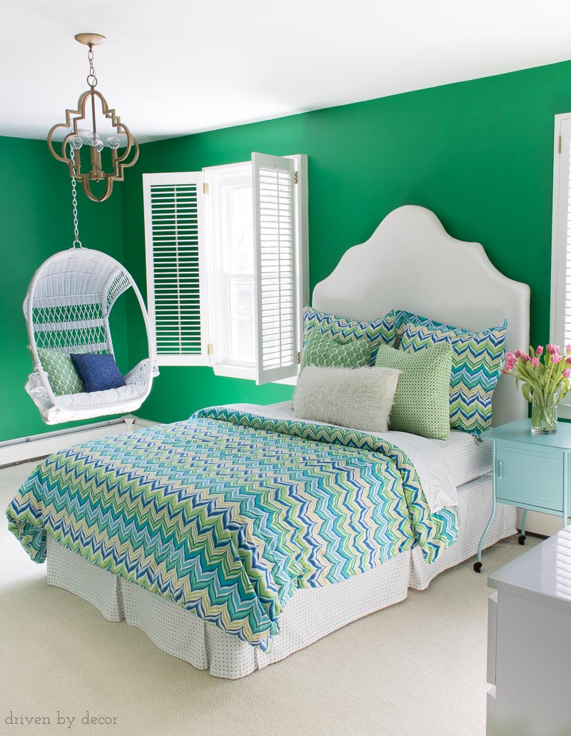 Love this green paint color - Sherwin Williams Lucky Green. Click through for more info on this paint color to see if it's a good choice for your home!