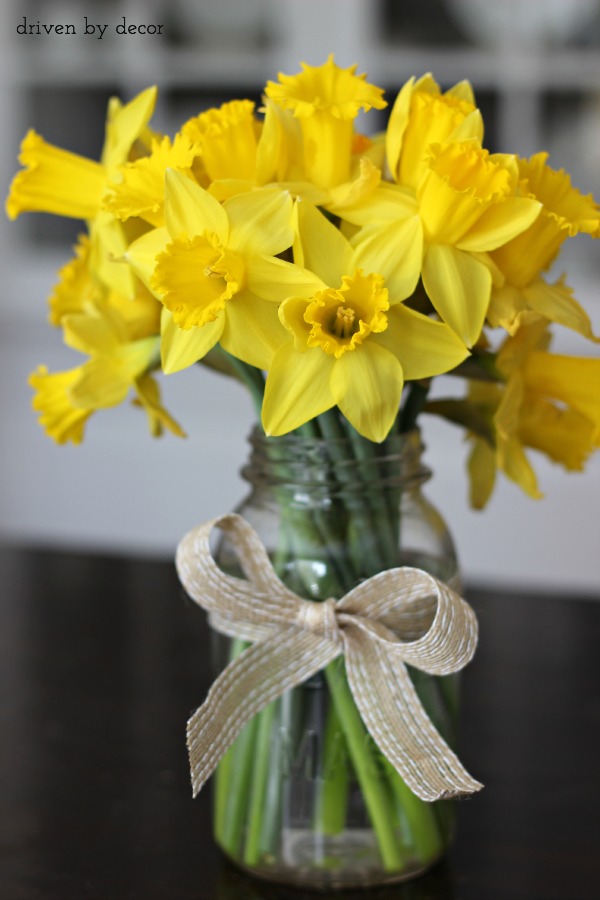 Cut daffodils in mason jar for a simple spring centerpiece