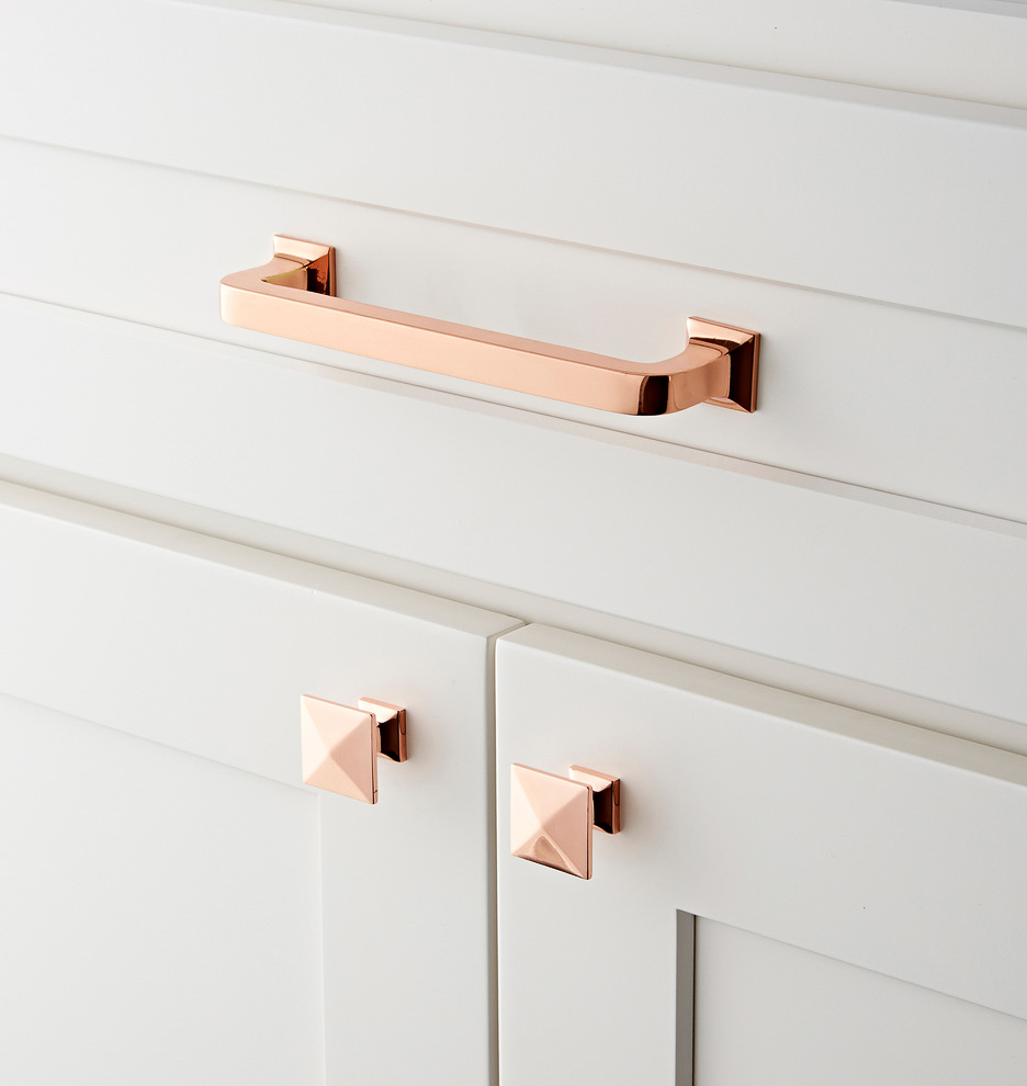 Gorgeous copper kitchen knobs and pulls