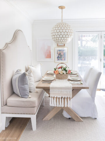 Love this pedestal table for a kitchen eat-in area or dining room!