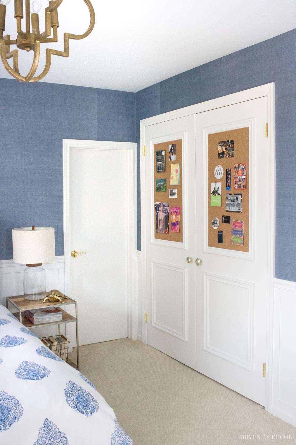 Such a great post about hanging grasscloth wallpaper!