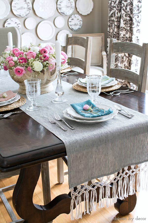 Beautiful table runner that's a DIY with macrame fringe added to ends