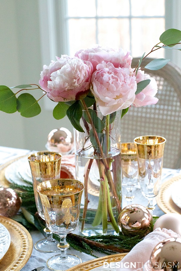 Elegant Jul tablescape af Designthusiasm