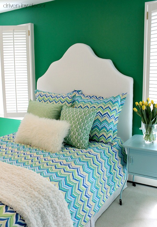 A simple DIY upholstered headboard - includes link to step by step tutorial