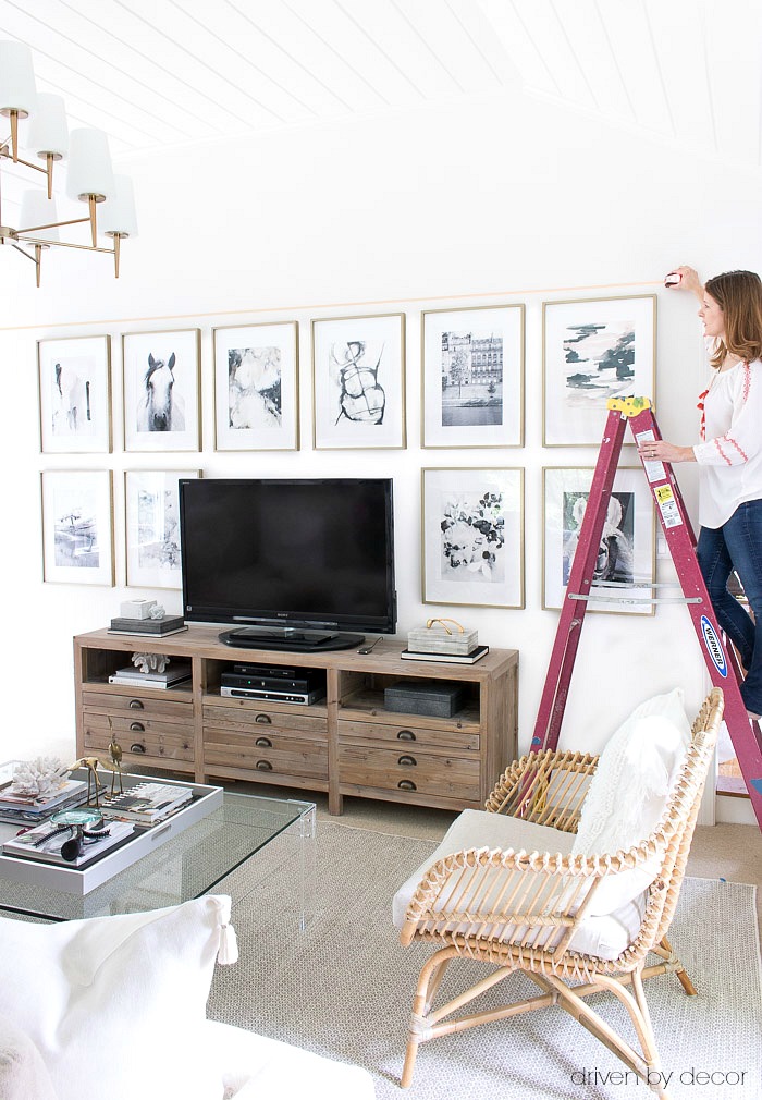 Great tip for lining up multiple pieces of art so that they're straight and level! Definitely the way to go with a gallery wall!