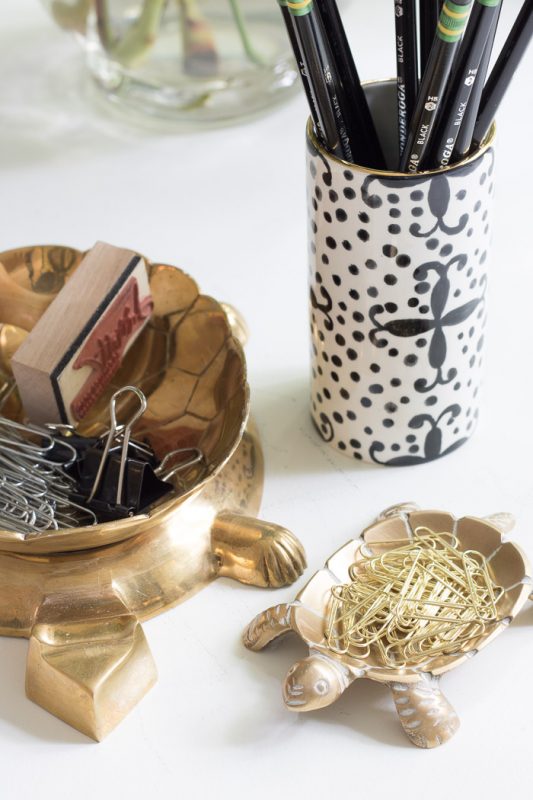 Shades of Summer Home Tour Decorating with Summer Whites & Pops of