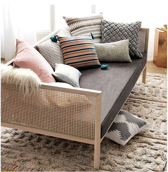 So in love with this daybed! Lots of other great daybed options in this post too!!