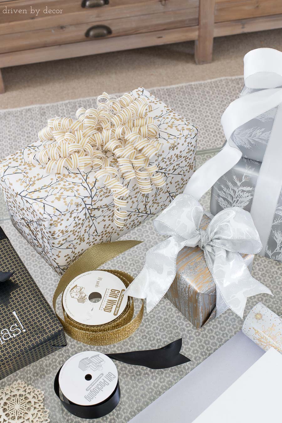 https://www.drivenbydecor.com/wp-content/uploads/2017/12/easy-christmas-gifts-presents-wrapping-ideas-paper-ribbon.jpg