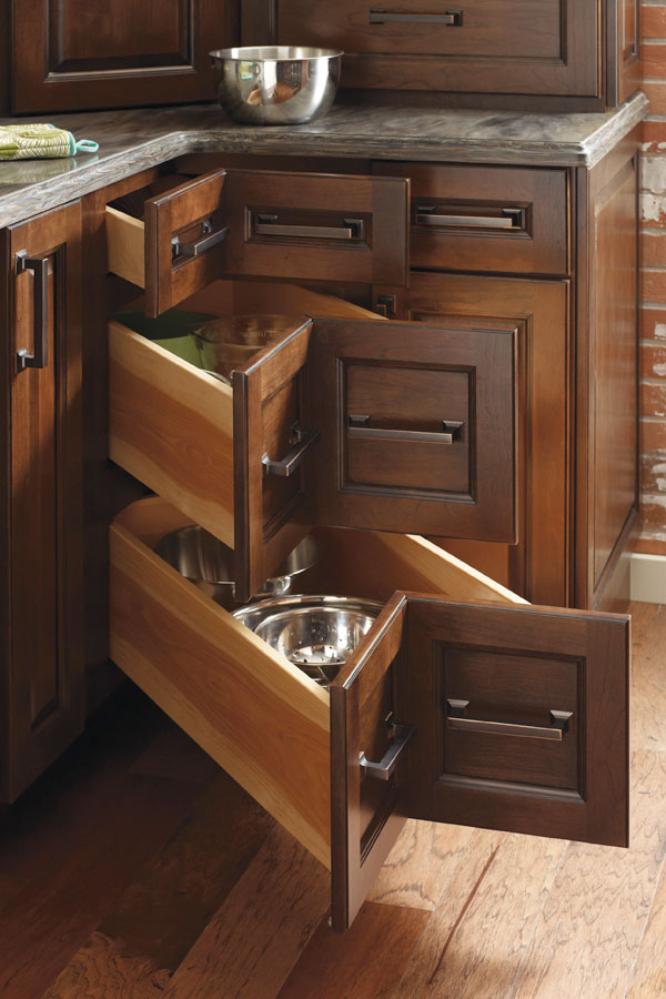 Corner kitchen drawers - so super smart for making corner space in a kitchen easy to access!