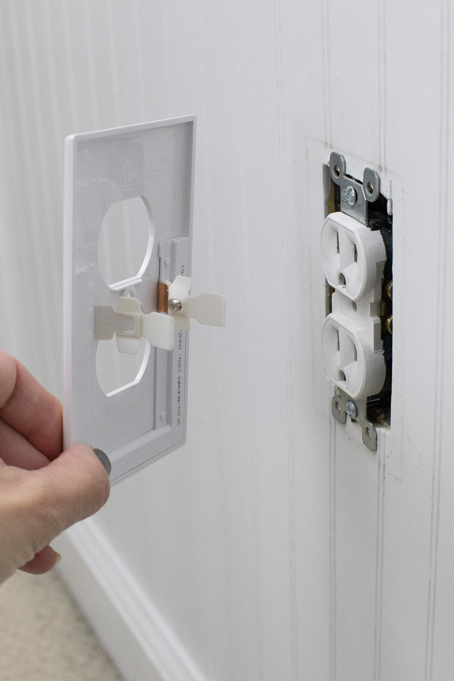 Have and LOVE this! A simple snap-in outlet cover that has a built in nightlight!