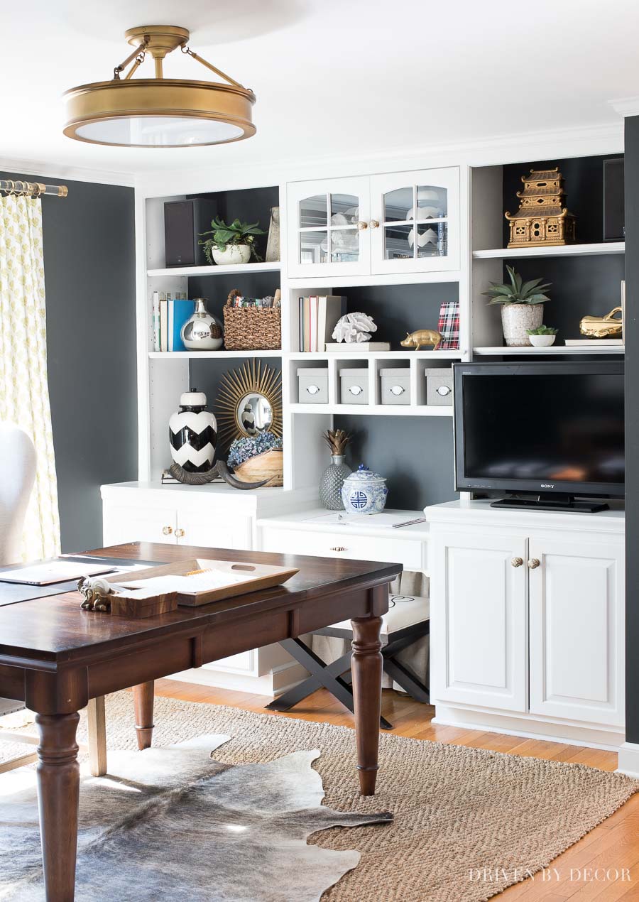 Super easy tips on how to decorate shelves and bookcases!