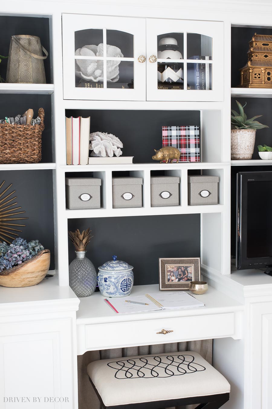 Awesome tips on how to style your bookcase and shelving!