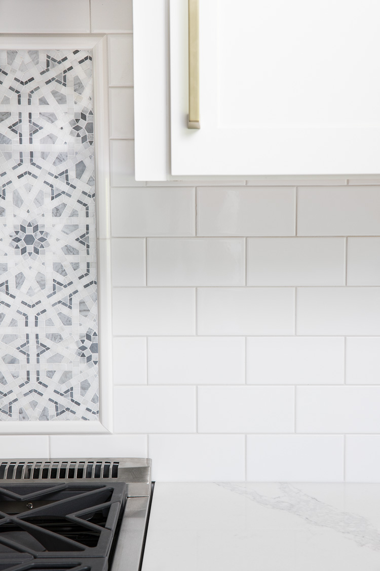 30 Stunning White Bathrooms How To Use White Tile And Fixtures