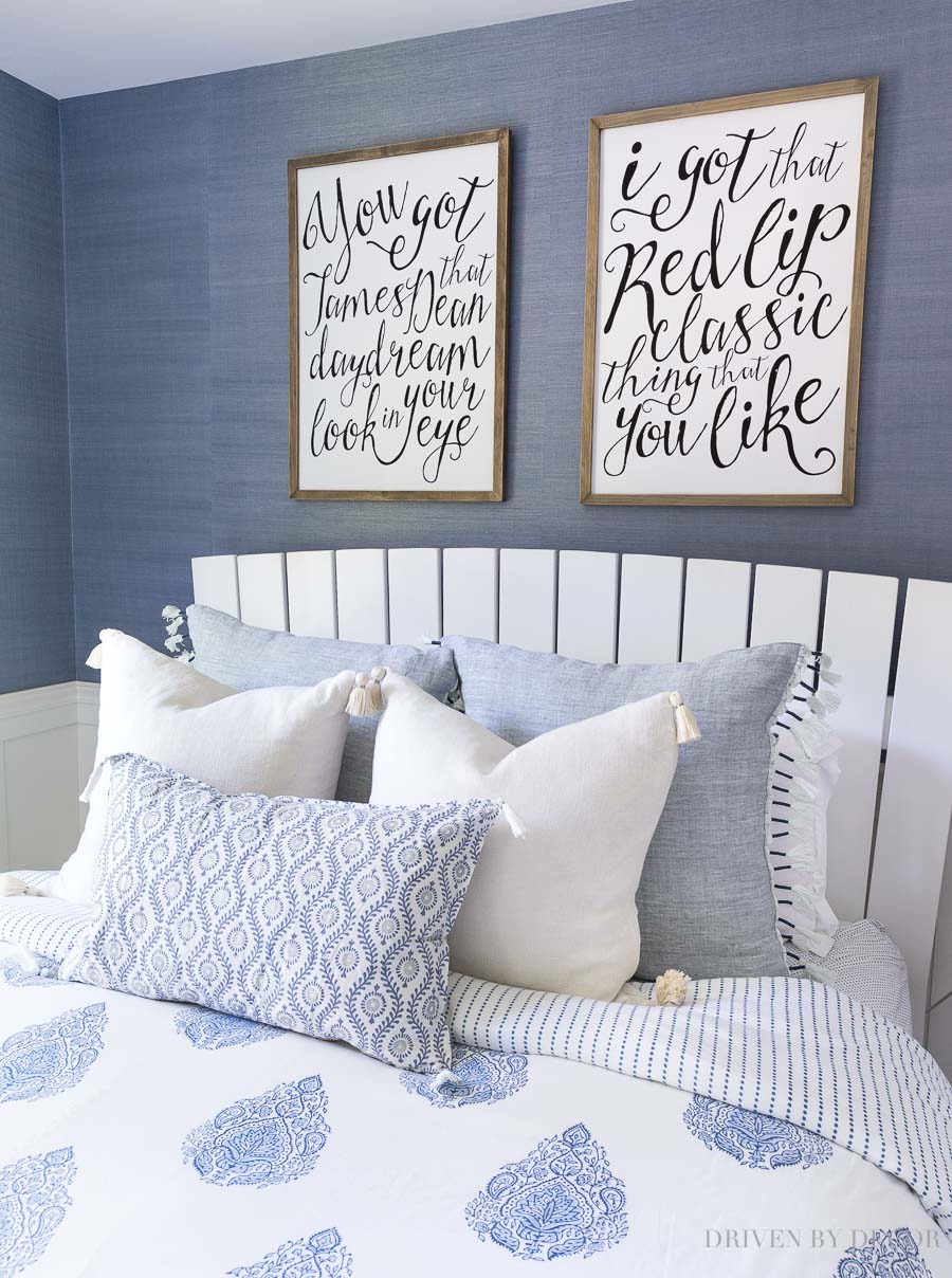 Loving the combination of blue and white pillows, including the patterned lumbar pillow that's an Anniversary Sale deal (click through for link!)