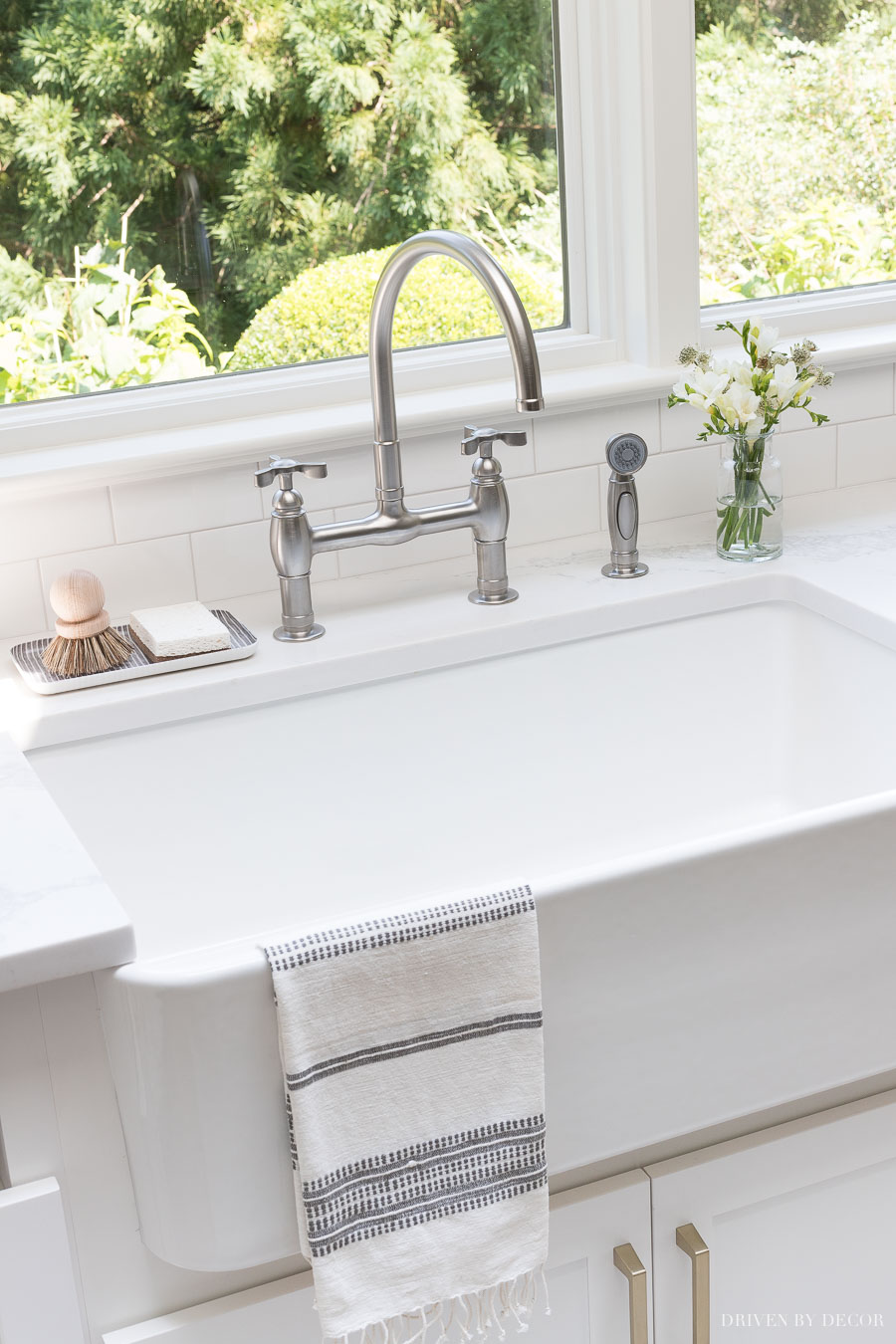 Beautiful bridge faucet with sprayer and the cutest tray and scrubber too! Sources linked in post!