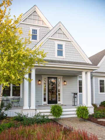 Loving all of the exterior home design and color ideas and inspiration in this post!