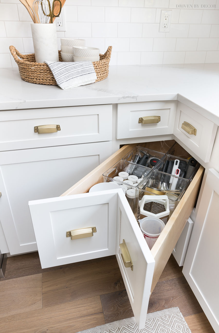 A super smart solution for using the corner space in a kitchen - kitchen corner drawers!