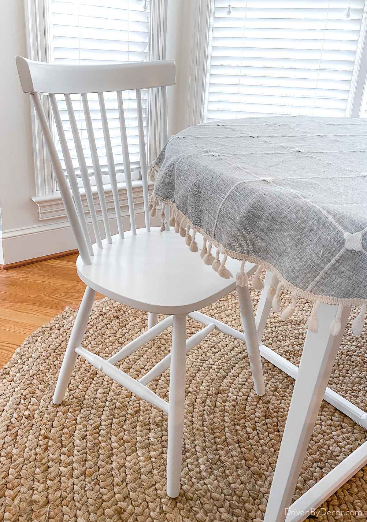 Stylish white Windsor dining room chair that's cheap!