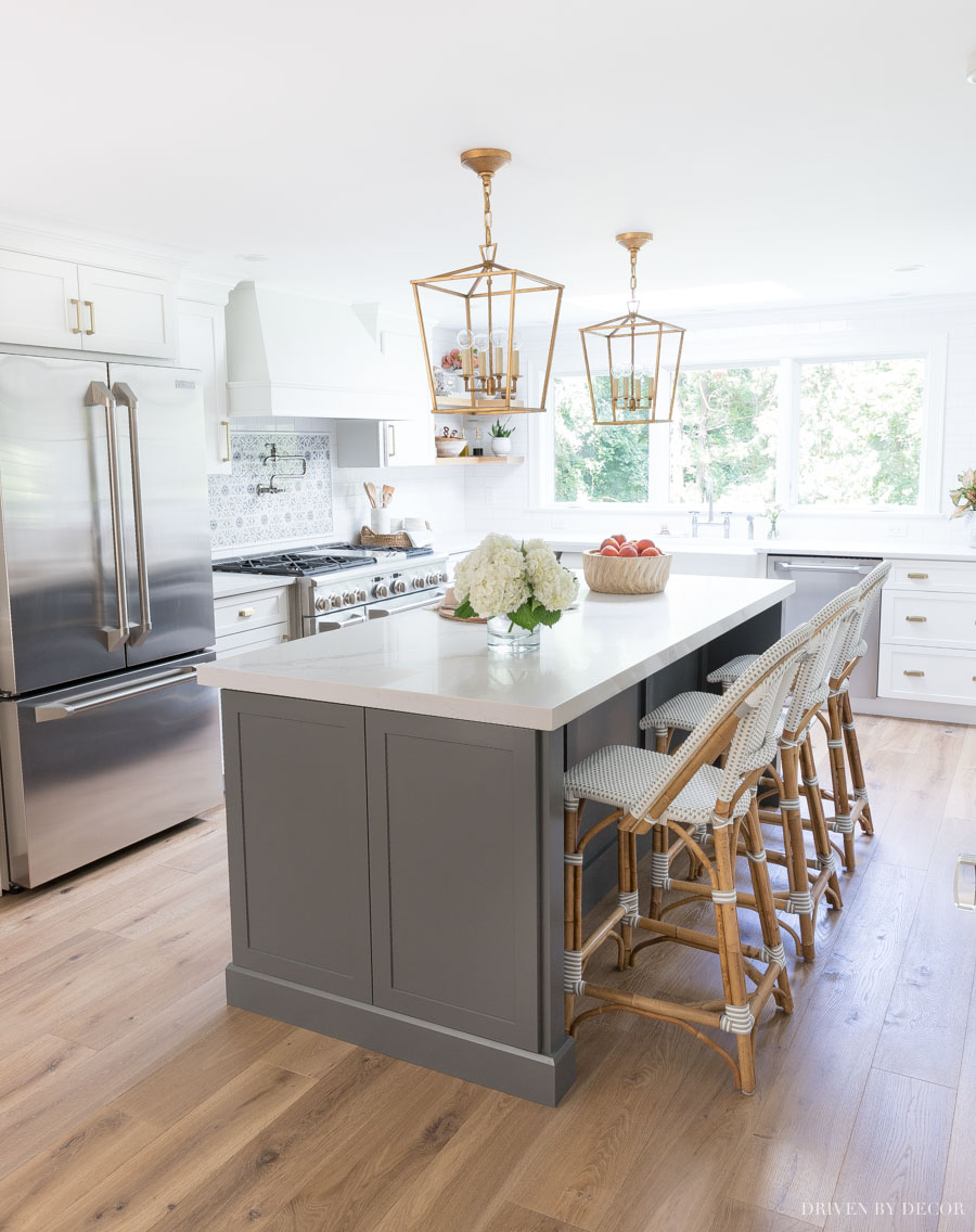 Loving this gorgeous pair of gold pendants over the kitchen island!