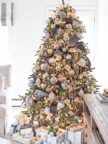 Love this gorgeous tree that's part of Driven by Decor's Christmas home tour!