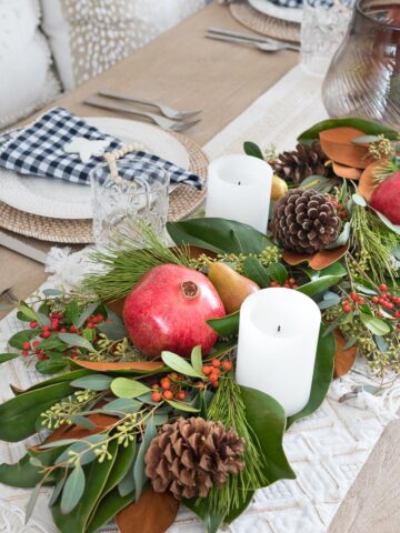 Awesome tutorial on how to make this live greenery table runner - so much simpler than I expected!
