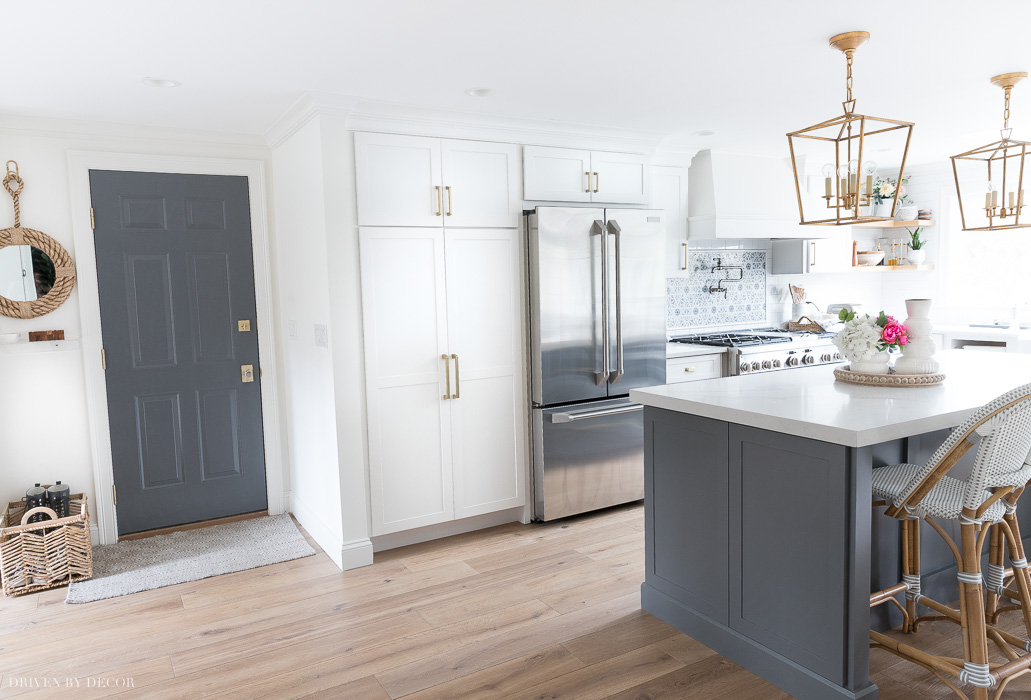 Gorgeous dark gray paint color (Benjamin Moore Charcoal Slate) on entryway door that matches the island!