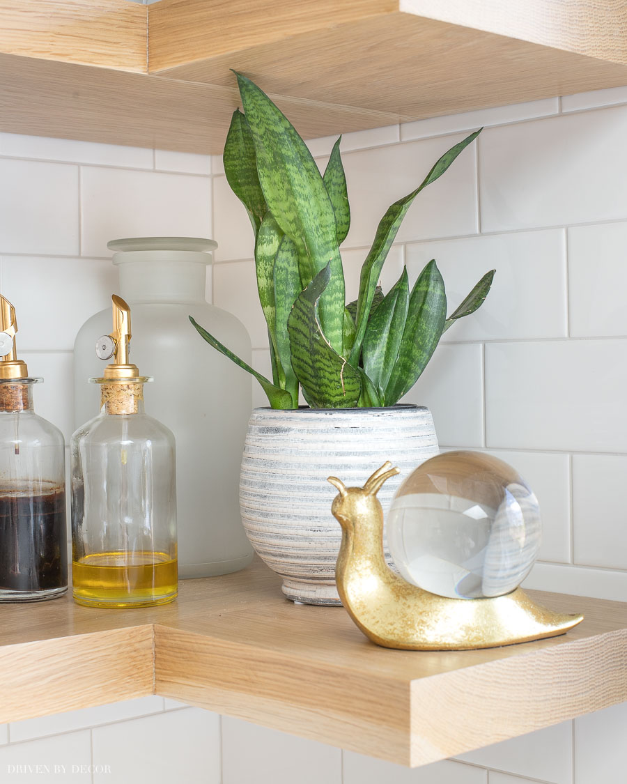 Love these ideas for kitchen floating corner shelves!