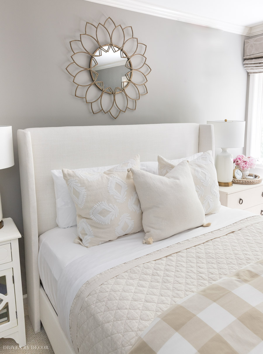 Love this gorgeous gold mirror above the bed! Source is linked in the post!