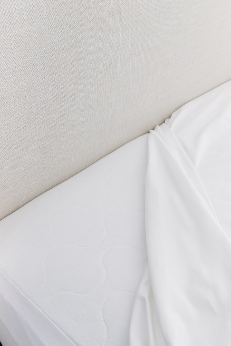 Great recommendations for the exact products to cover and protect your mattress with!
