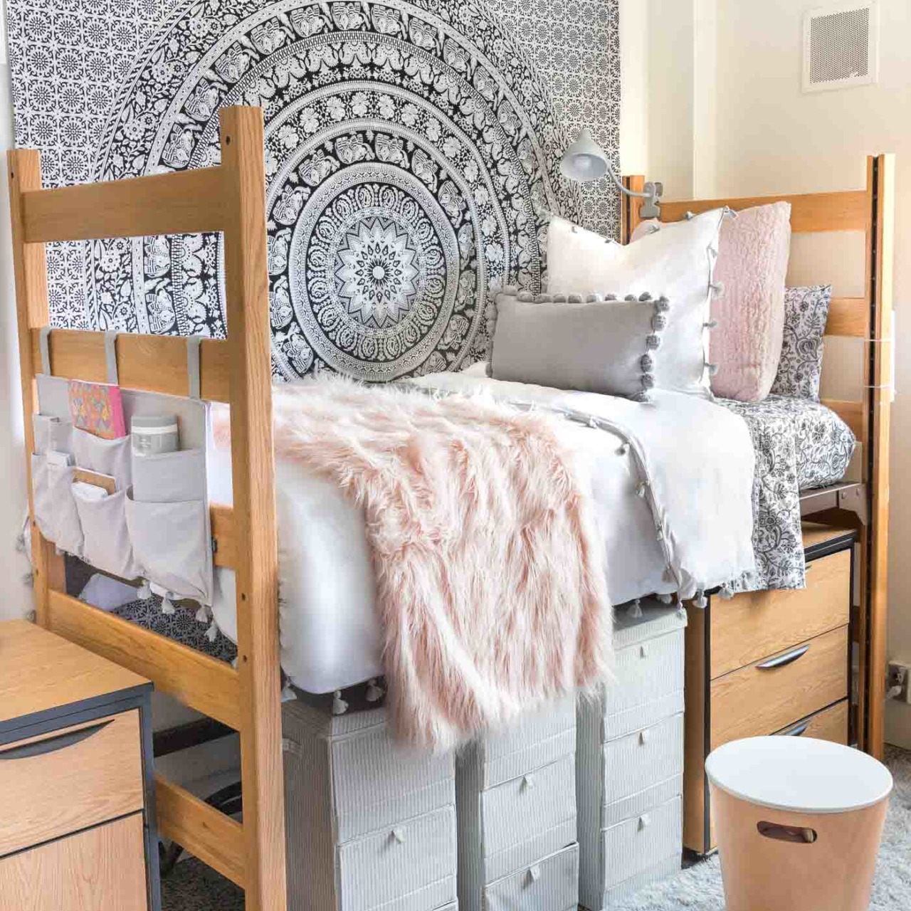 Love all of these ideas for a girls dorm room!!