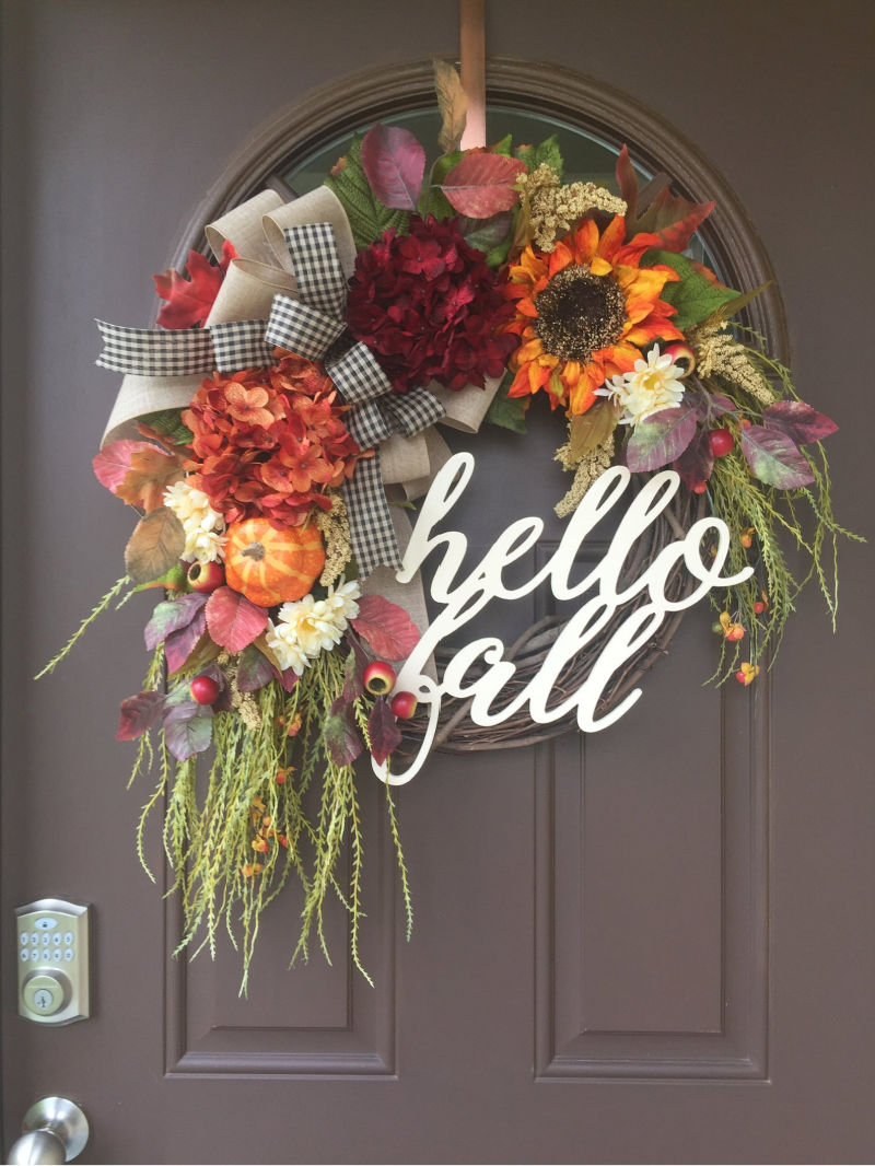 The prettiest "hello fall" wreath for your front door!