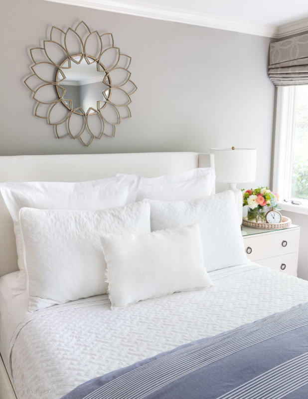 How to Arrange Pillows on a Queen Bed Five Simple Formulas That Work
