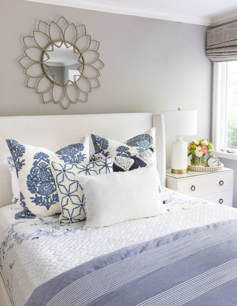 How to Arrange Pillows on a Queen Bed Five Simple Formulas That Work
