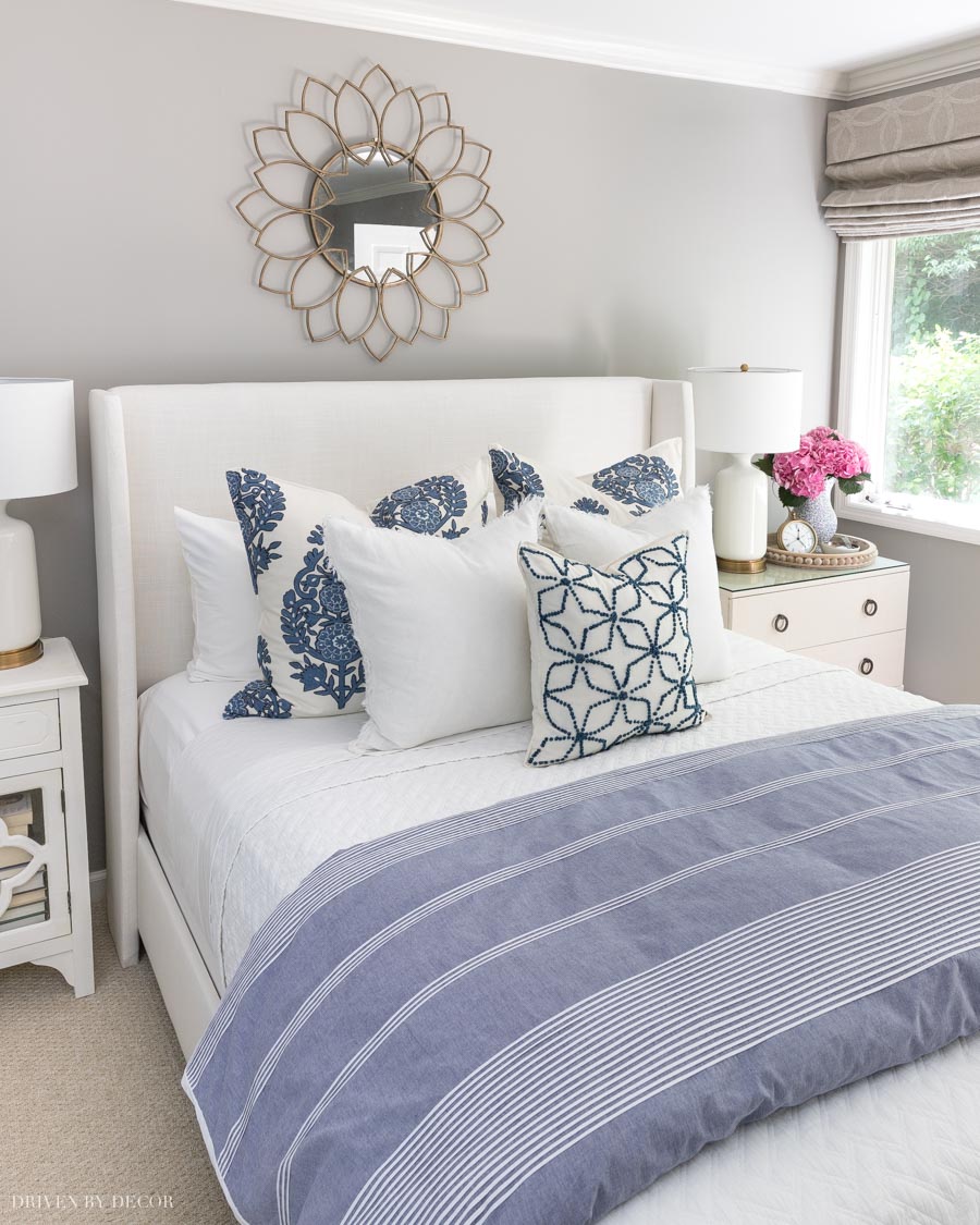 Love these formulas for how to arrange pillows on a queen bed. This "classic" look is my favorite!