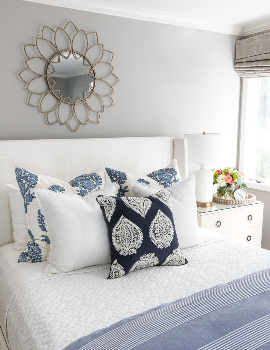 How to Arrange Decorative Pillows for Bed