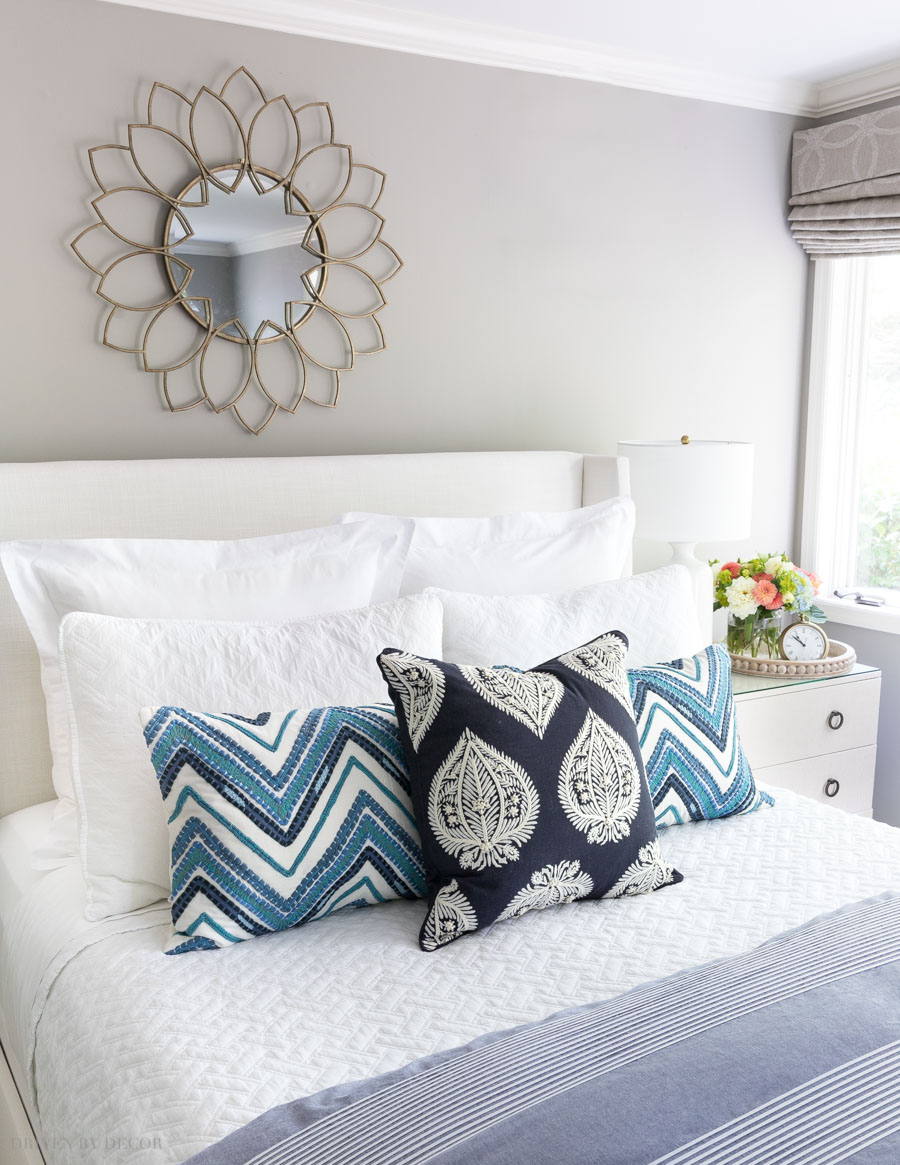 https://www.drivenbydecor.com/wp-content/uploads/2019/09/how-many-pillows-queen-bed.jpg