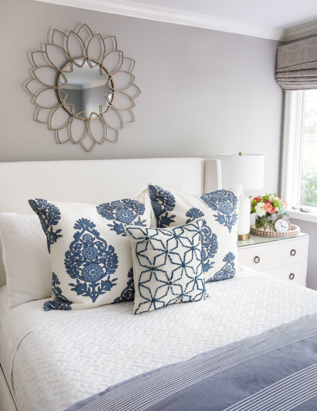 How to Arrange Pillows on a Queen Bed Five Simple Formulas That Work