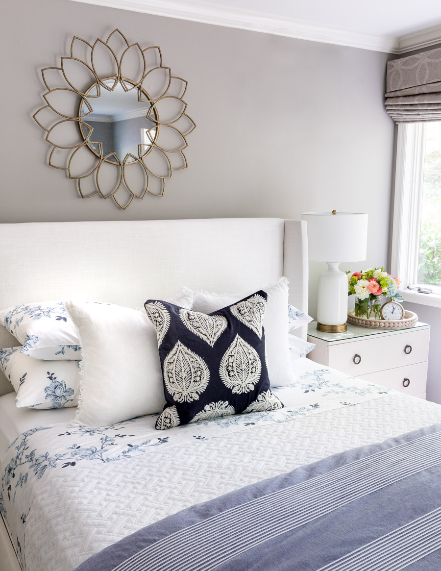 How to Arrange Decorative Pillows for Bed