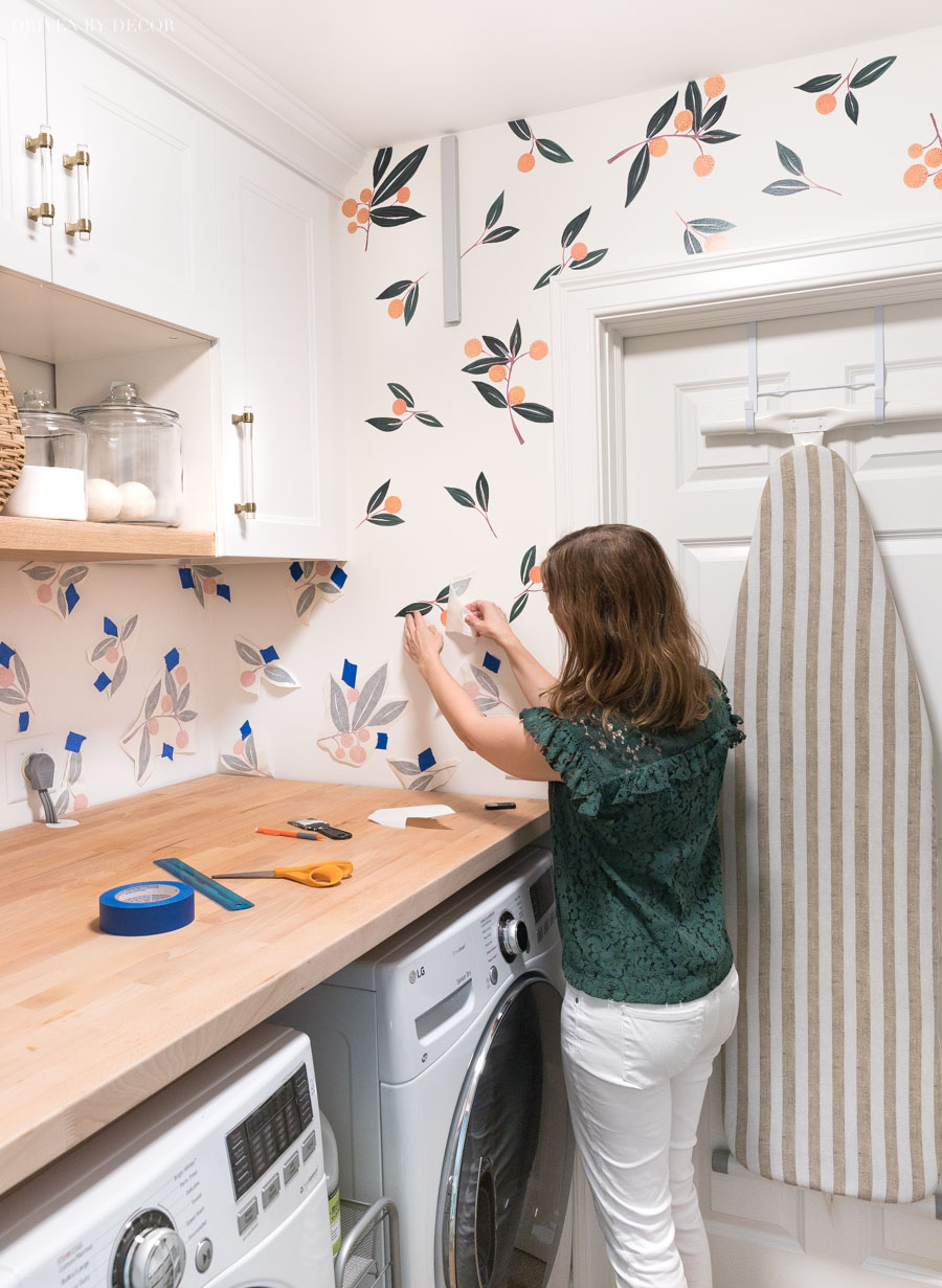 Awesome step by step instructions for applying vinyl wall decals to my laundry room!