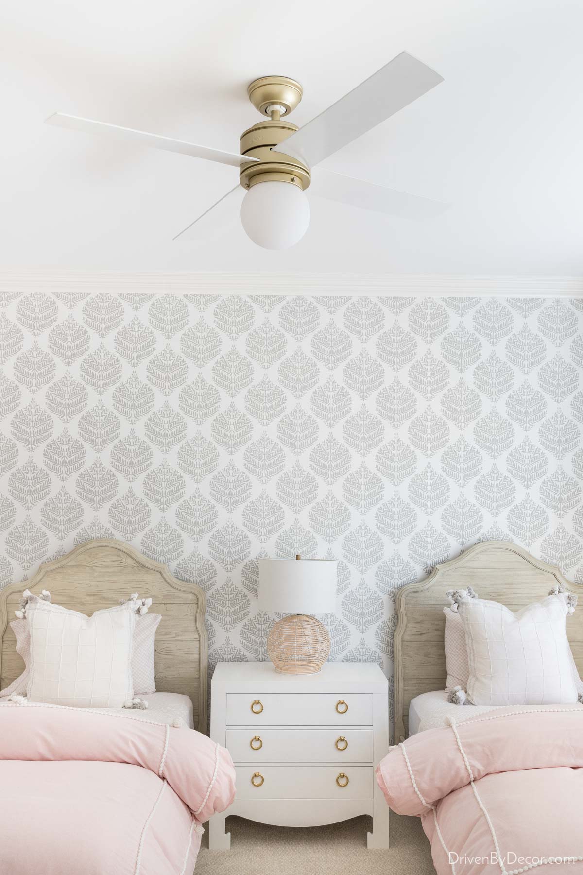 A favorite bedroom ceiling fan! Love the globe light!