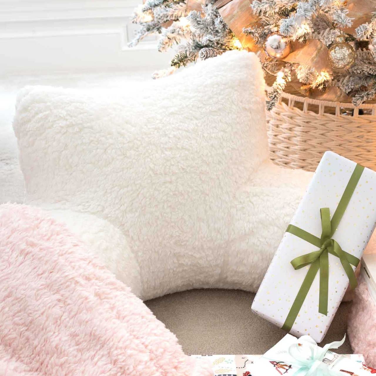 Super cozy lounge around pillow that would make a great Christmas gift for teen girls!