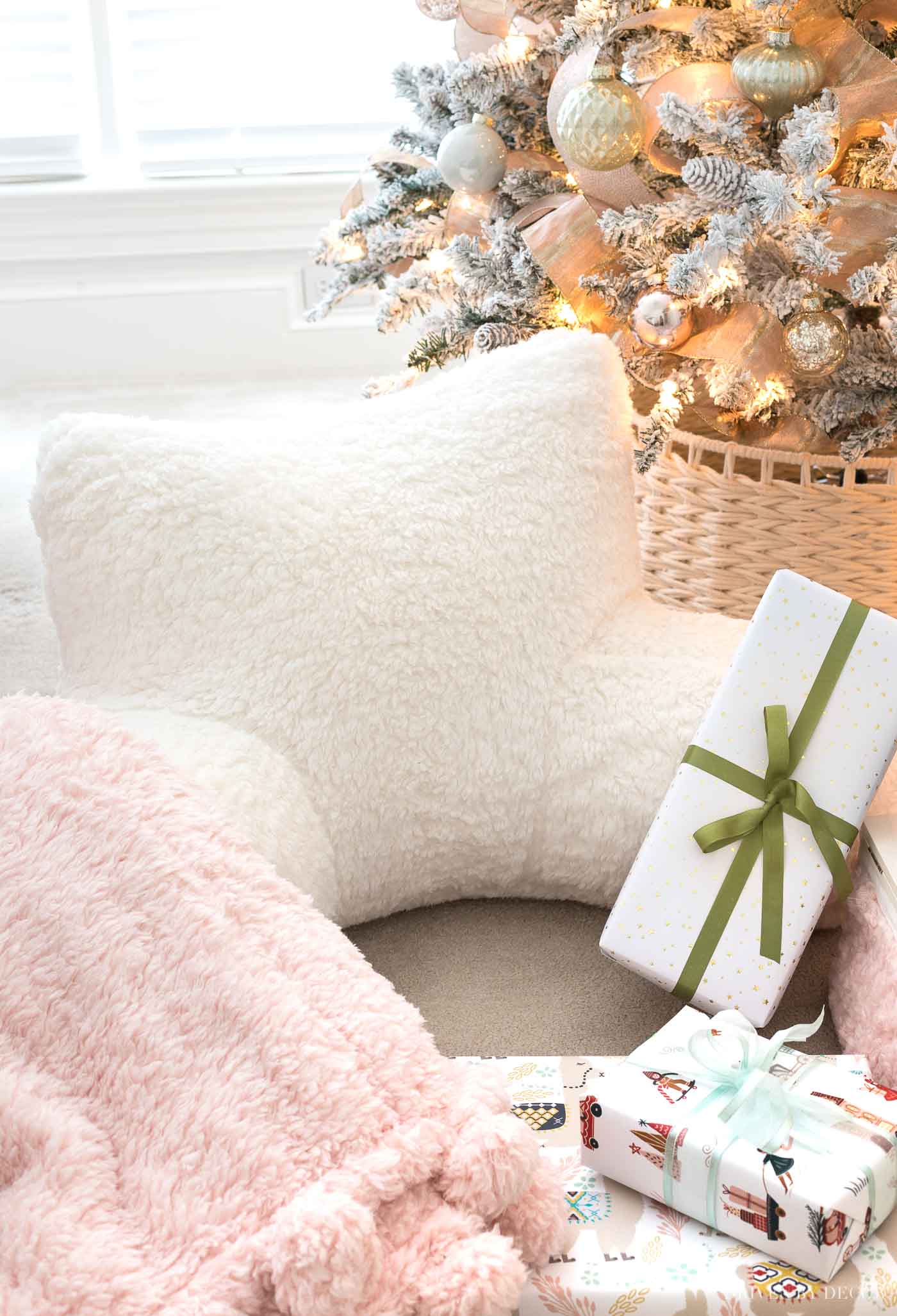 Super cozy lounge around pillow that would make a great Christmas gift for teen girls!