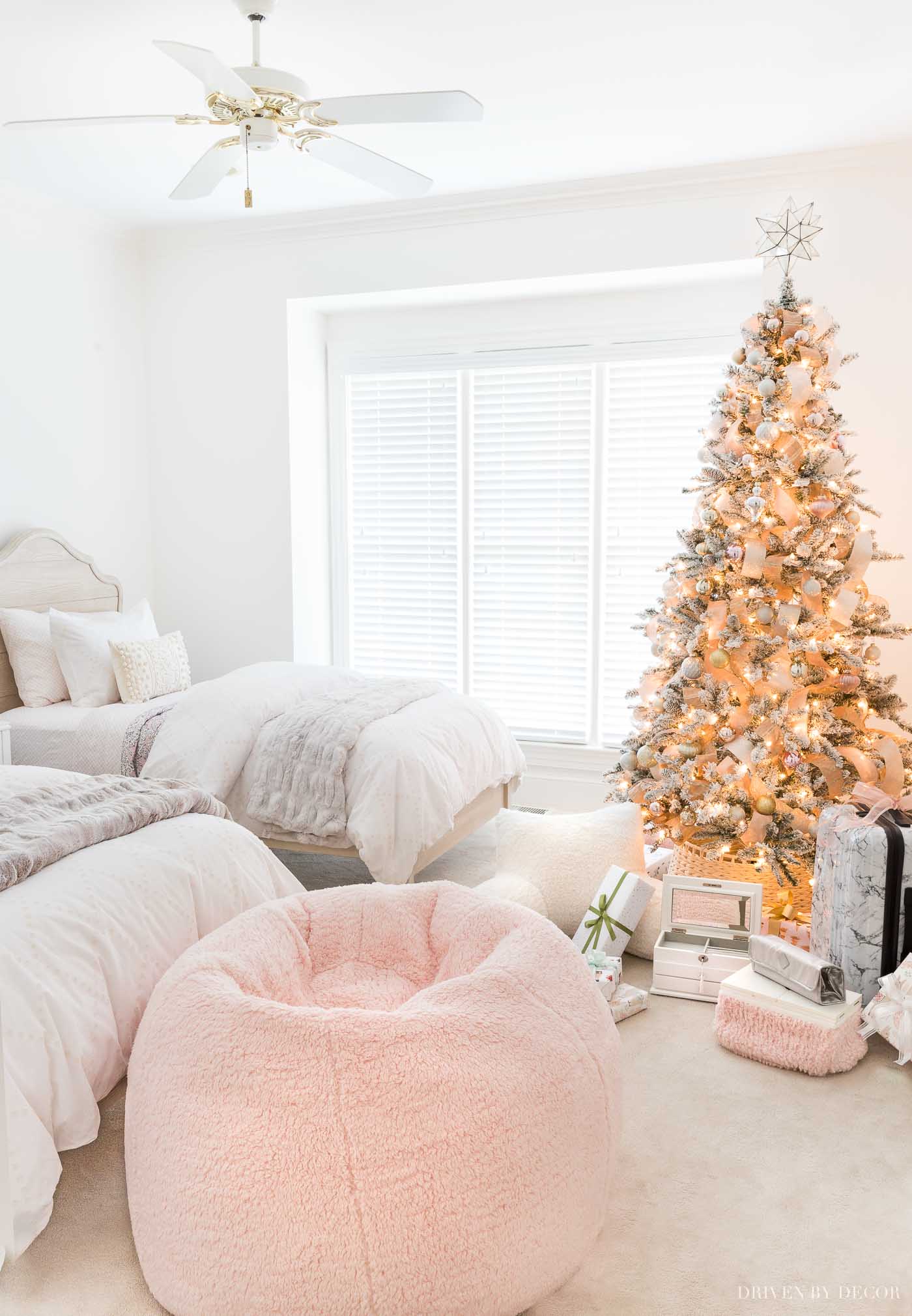 Super big and cozy Sherpa beanbag - a great Christmas gift idea for teen girls!