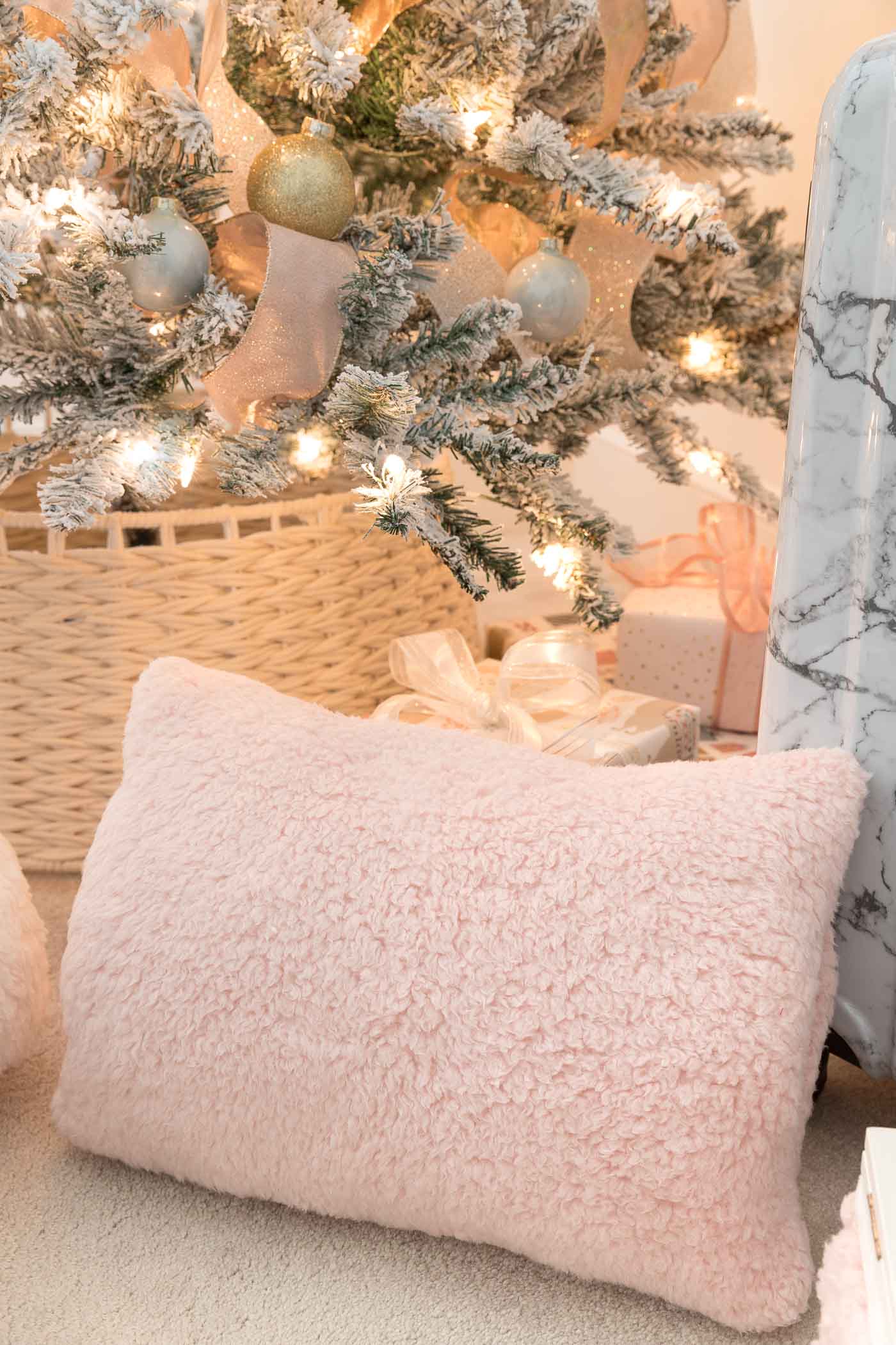 Cozy sherpa hand warmer with bean bag inside that you can warm up in the microwave!